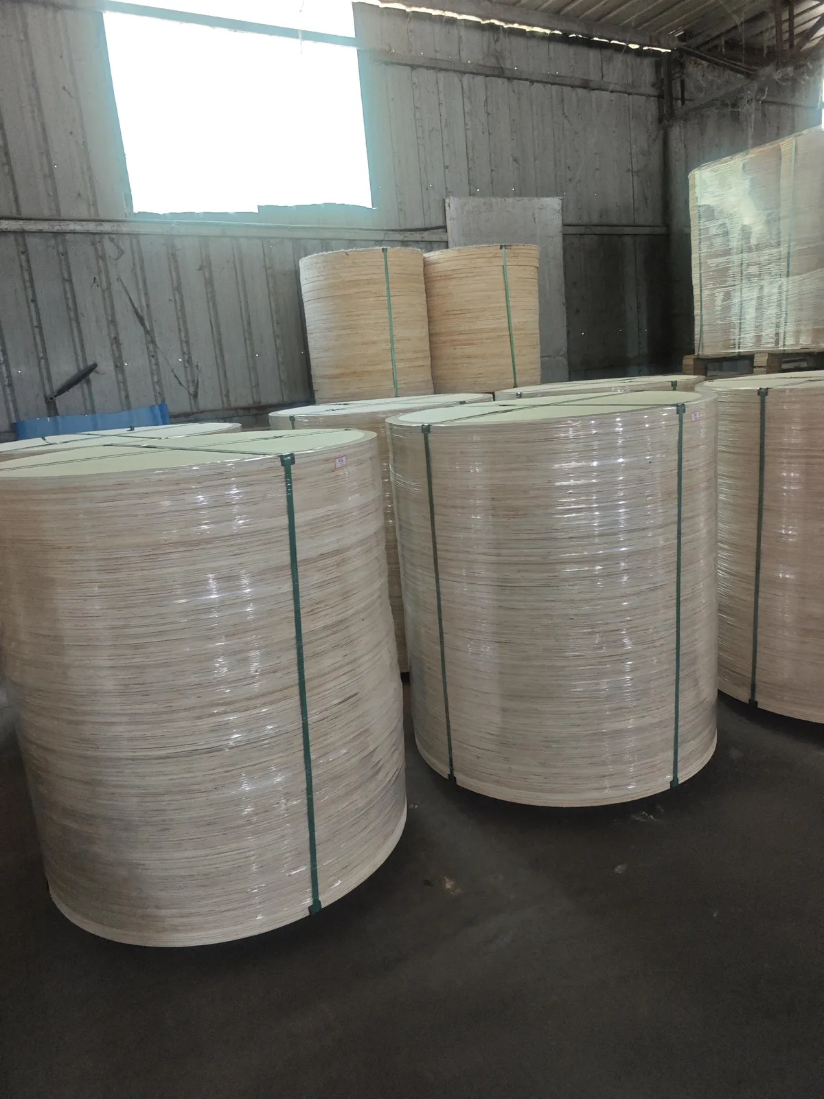 Assembled wooden cable drum with plywood flanges for reference