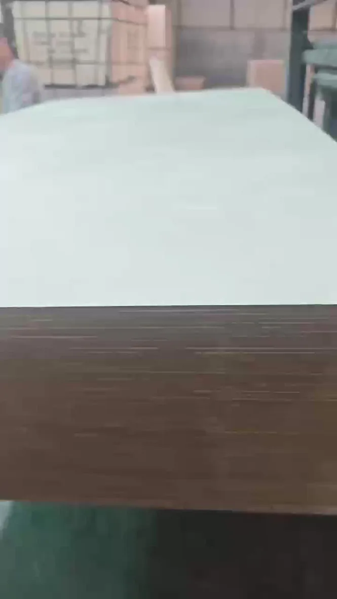 Full birch plywood surface grain