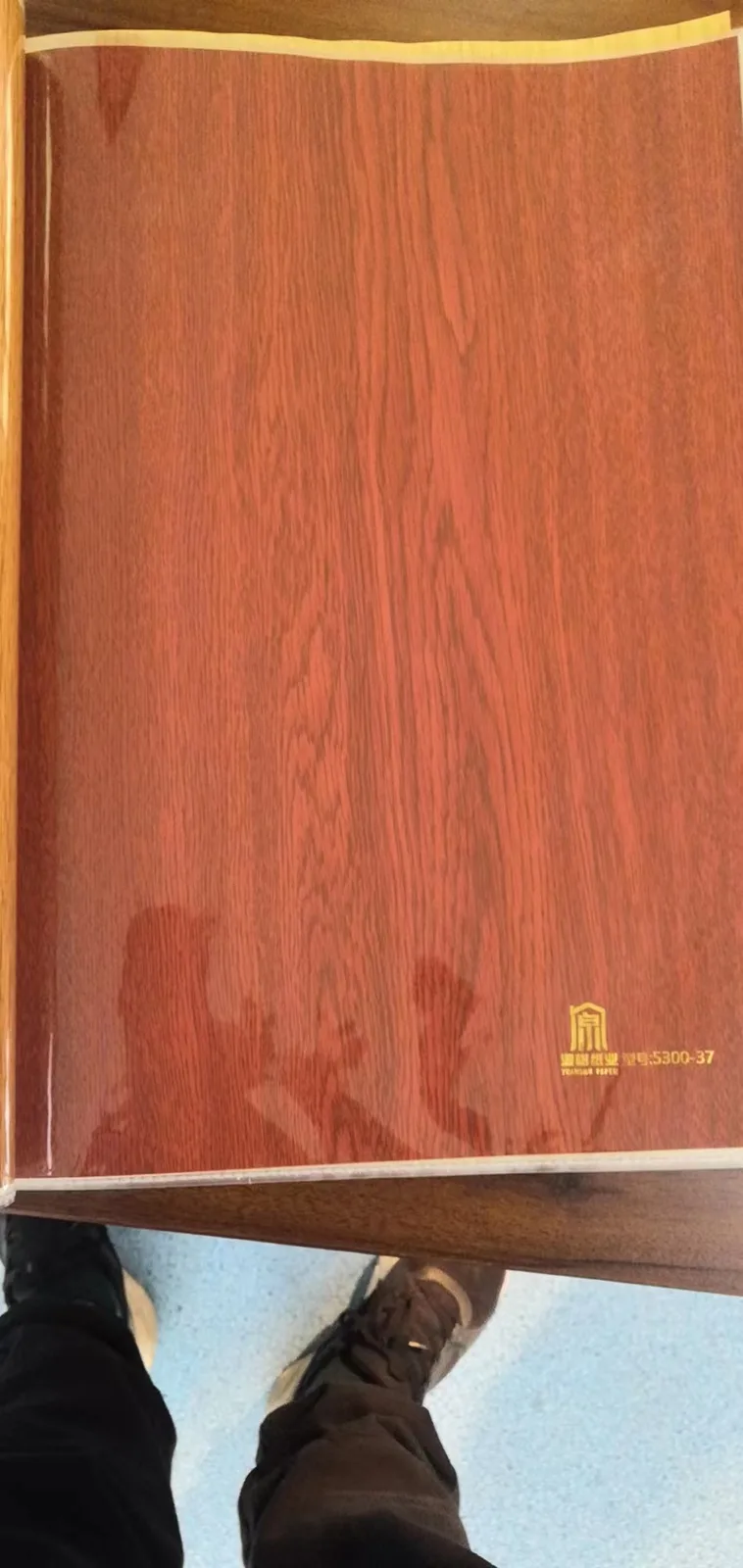 Melamine faced panel solid color decor