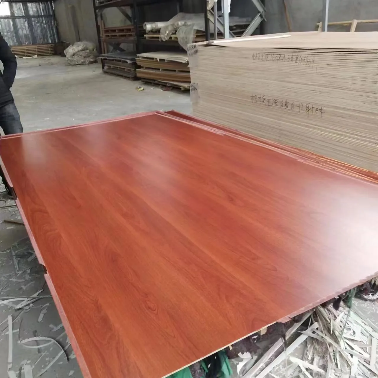 Melamine faced panel wood-grain decor