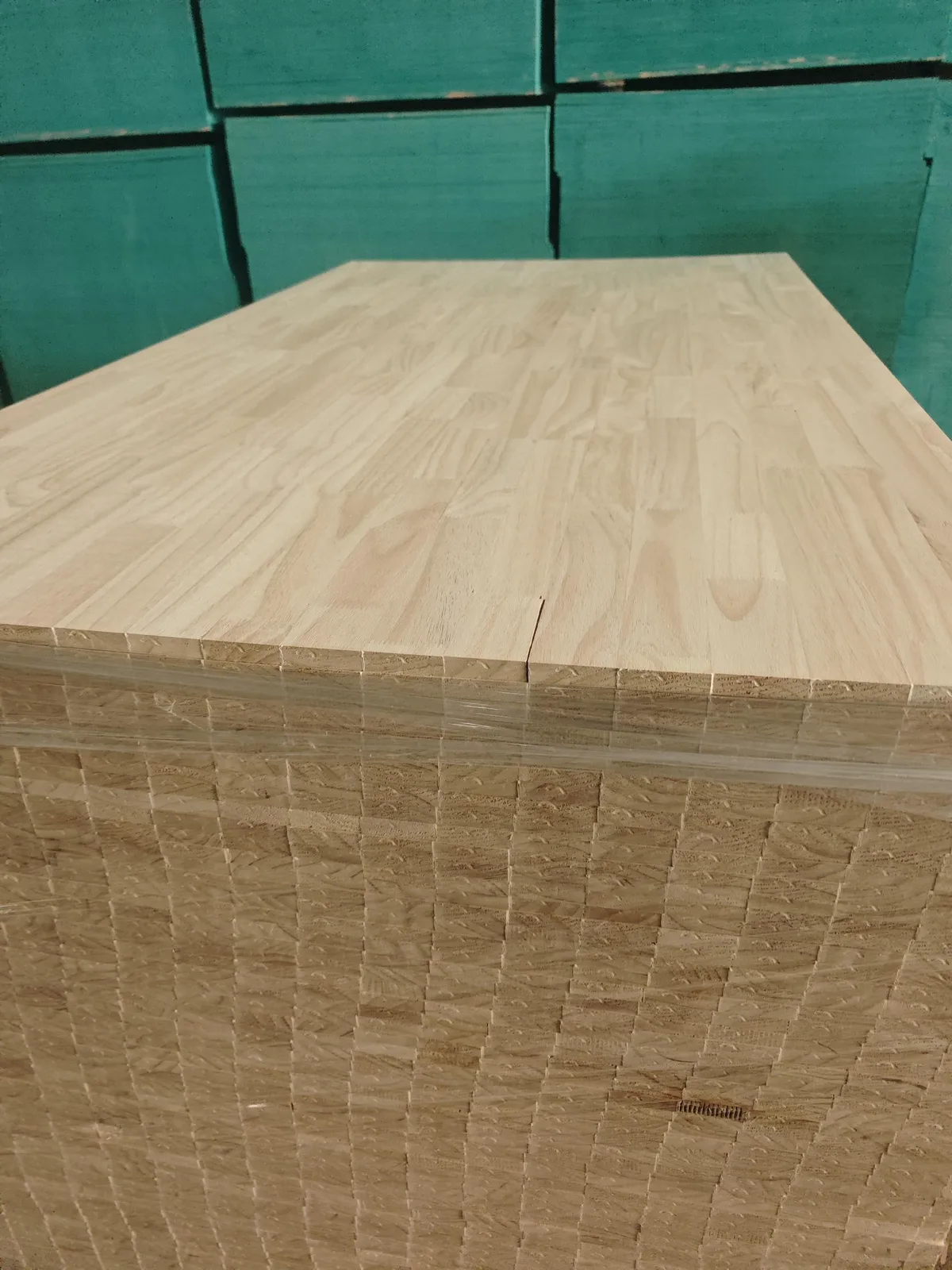 Pine finger-jointed panel with vertical finger joints