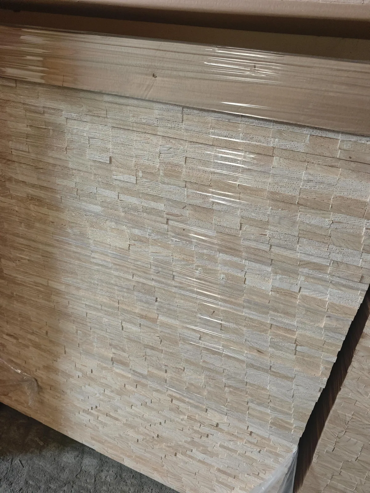 Pine finger-jointed panel surface grain