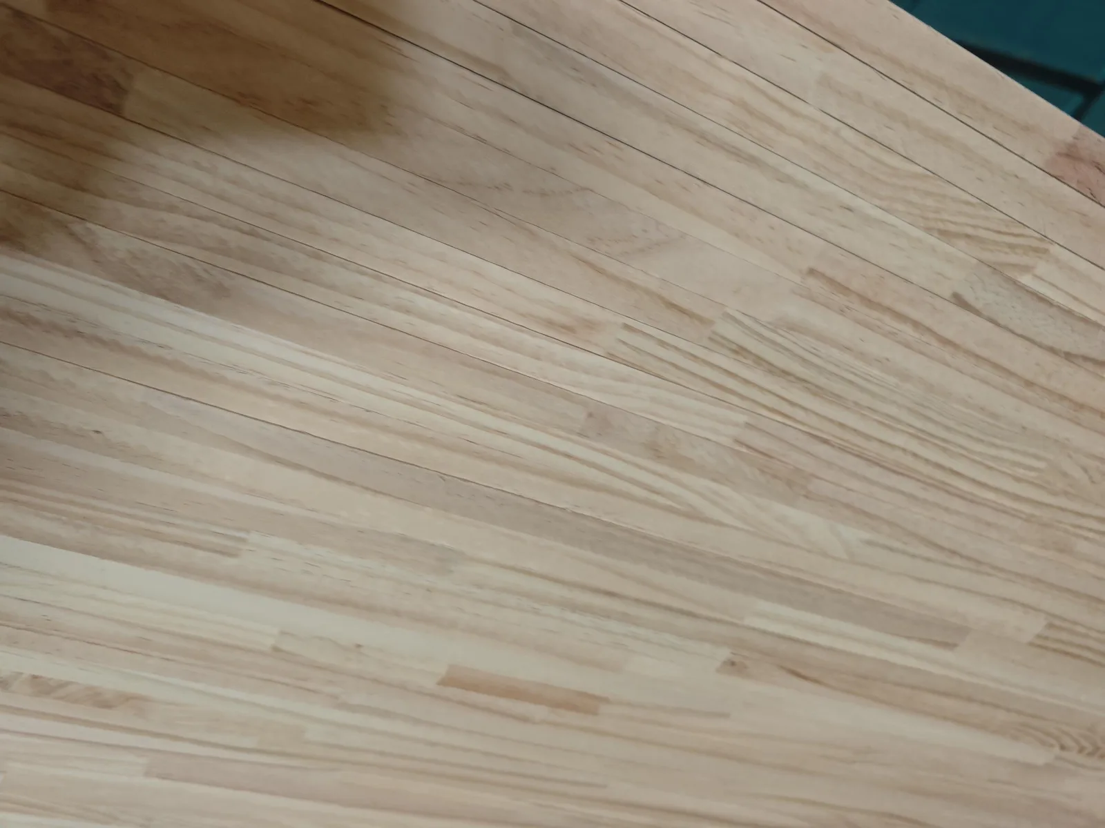Pine finger-jointed panel for furniture manufacturing