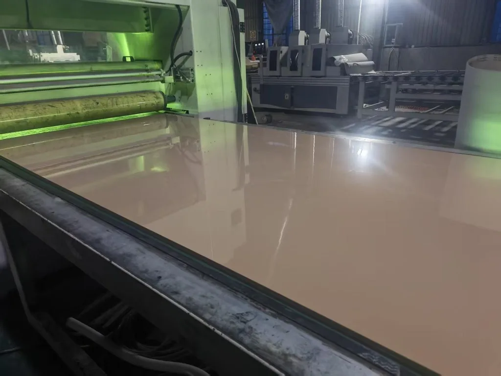 UV coated panel with high-gloss surface